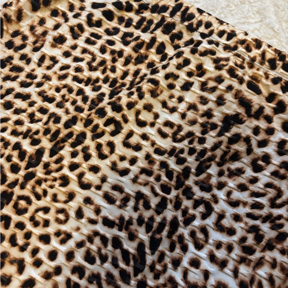 New, Animal Print, Waffle Knit Pencil Skirt Women’s sz Large. - Picture 2 of 6